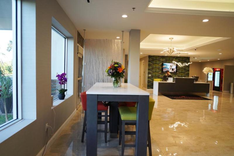 Hawthorn Suites By Wyndham Kissimmee Gateway Exteriör bild