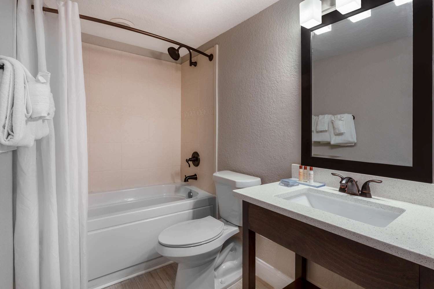 Hawthorn Suites By Wyndham Kissimmee Gateway Exteriör bild